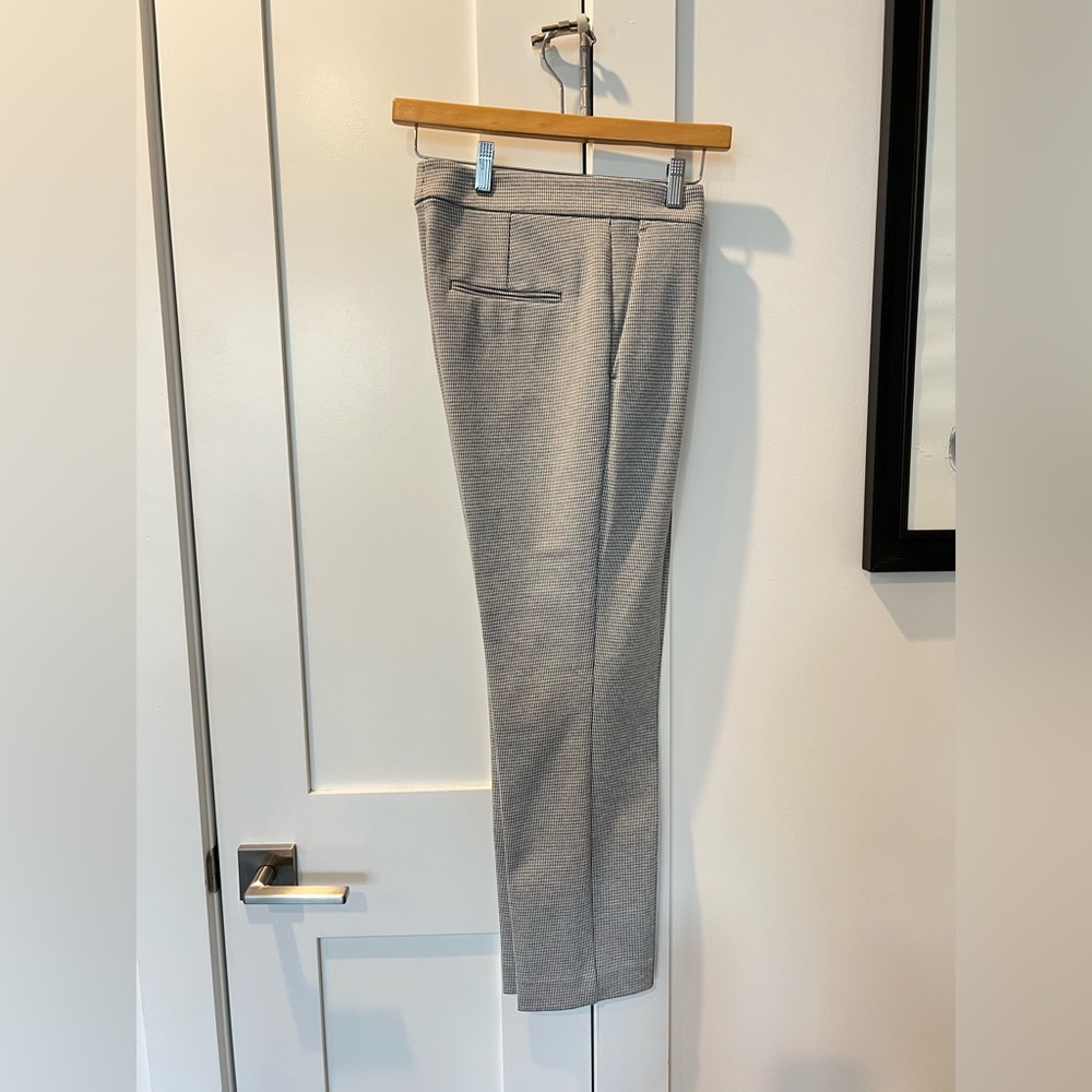 Ann Taylor The Eva Ankle Pant in Double Knit - Size 2